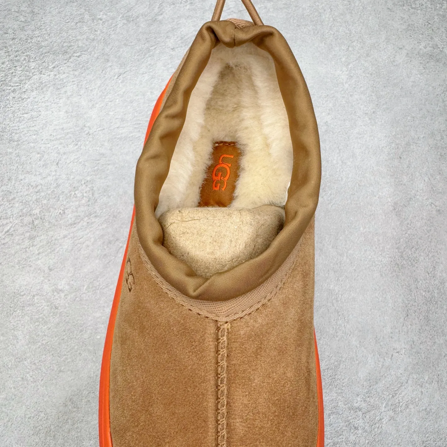 Pick up locally 💰640 UGG 4096 Tasman shallow mouth autumn and winter sheep fur integrated snow boots. All shoes are made from the same factory as ZP. Longfeng A-grade Australian imported sheep fur integrated men's and women's boots. Brand OEM production line. Fully follow the ZP process. OEM original pattern maker. Adhering to the principle of no original shoes and no development selection. Pay attention to every detail. The most authentic version on the market. TREADLITE "Light Wing" technology outsole. Lightweight/durable/flexible/pile size: 35 36 37 38 39 40 41 42 43 44 45 Coding: by3936030